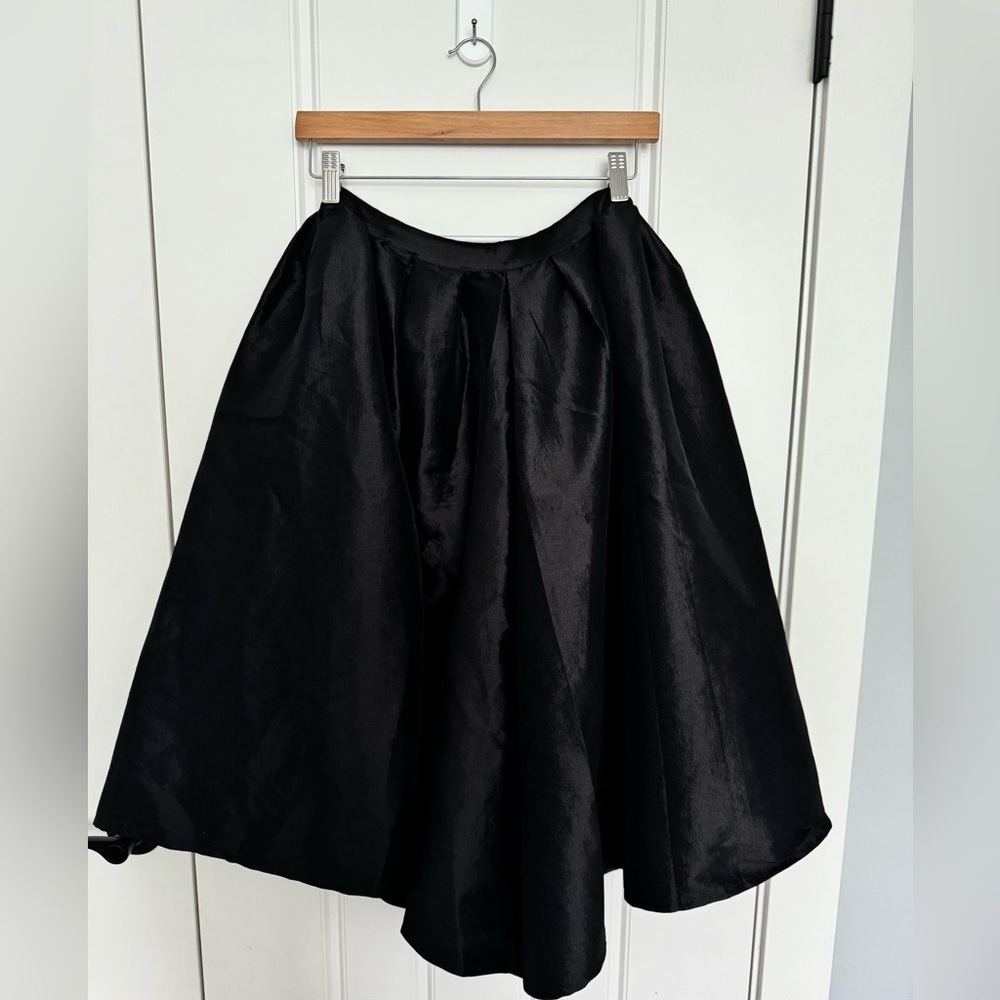 Party skirt in black taffeta NWT